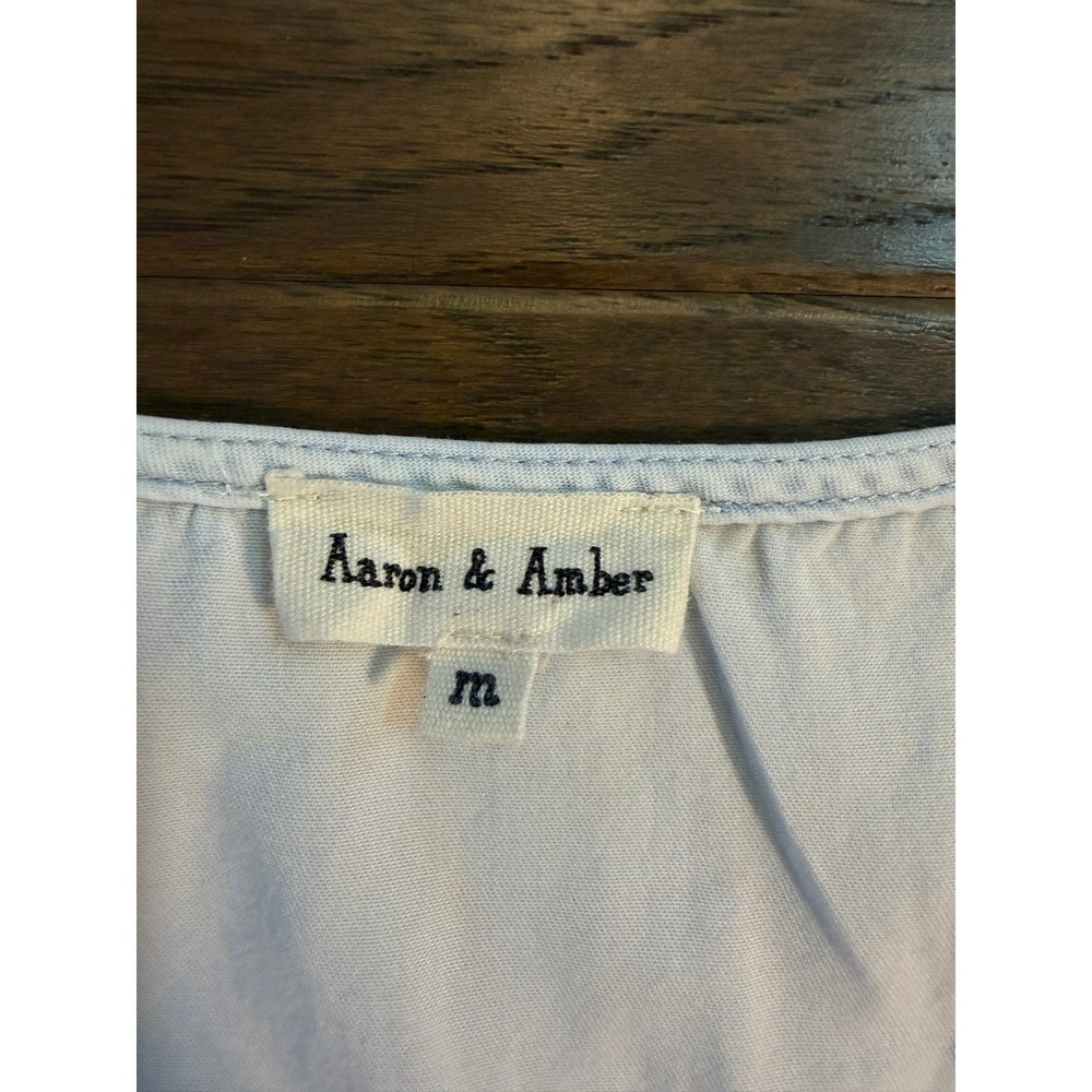 Aaron & Amber‎ Light Wash Chambray Romper Womens Medium Blue Henley Racerback - Picture 2 of 5